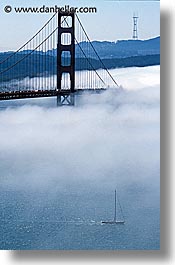 images/California/SanFrancisco/GoldenGate/ggb-fog-n-lil-sailboat.jpg