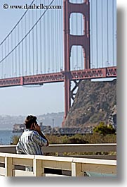 images/California/SanFrancisco/GoldenGate/ggb-n-guy-cell_phone-01.jpg