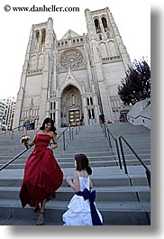 images/California/SanFrancisco/HughesConnorWedding/Cathedral/girls-n-church-2.jpg