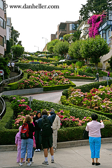 lombard-str-n-tourists-2.jpg