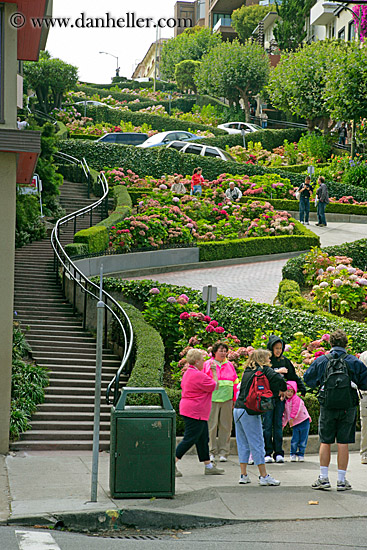 lombard-str-n-tourists-3.jpg