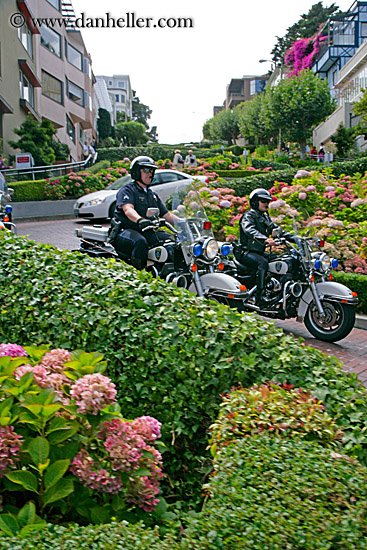 lombard-str-police-motorcycles.jpg