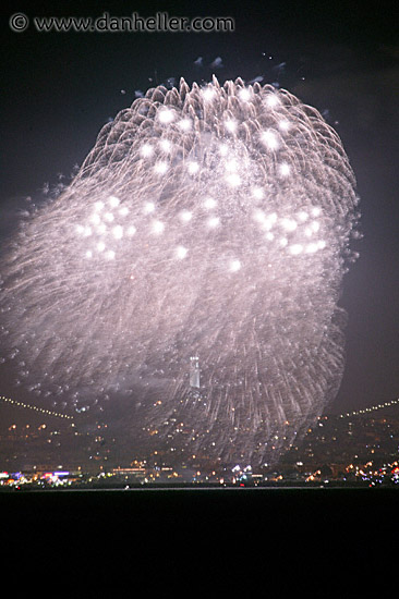coit-tower-fireworks-1.jpg
