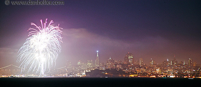 sf-downtown-fireworks-pano-3.jpg