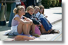 images/California/SanFrancisco/People/IndyKids/kids-on-curb-1.jpg