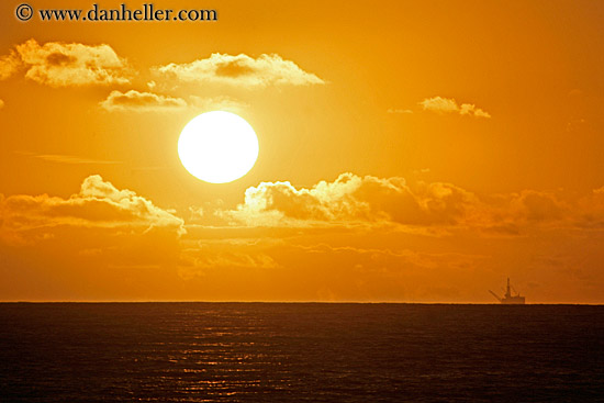 oil-rig-n-ocean-sunset-2.jpg