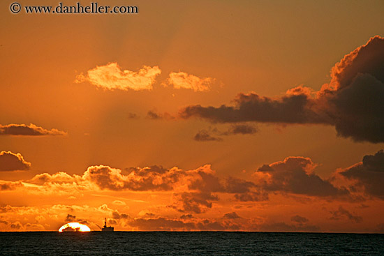 oil-rig-n-ocean-sunset-7.jpg