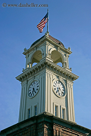 clock_tower-n-flag-3.jpg