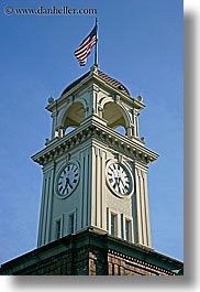 images/California/SantaCruz/GardenMall/clock_tower-n-flag-3.jpg