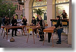 images/California/SantaCruz/GardenMall/street-marimba-musicians-2.jpg