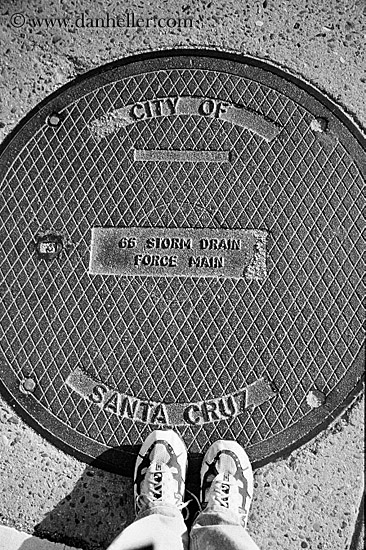 santa_cruz-manhole-bw.jpg