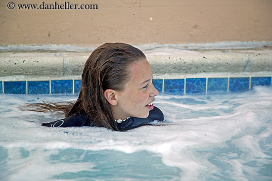 lindsay-in-hottub-3.jpg