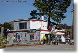 images/California/Sonoma/BodegaBay/Buildings/candy-n-kites-toy-store-1.jpg