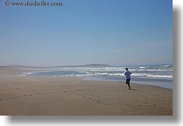 images/California/Sonoma/BodegaBay/Coast/man-running-on-wide-beach-2.jpg