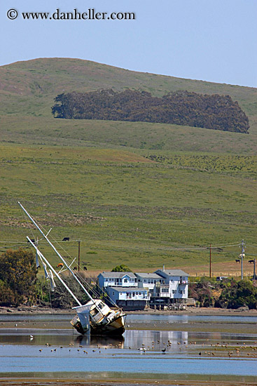 shipwreck-in-bodega-bay-2.jpg