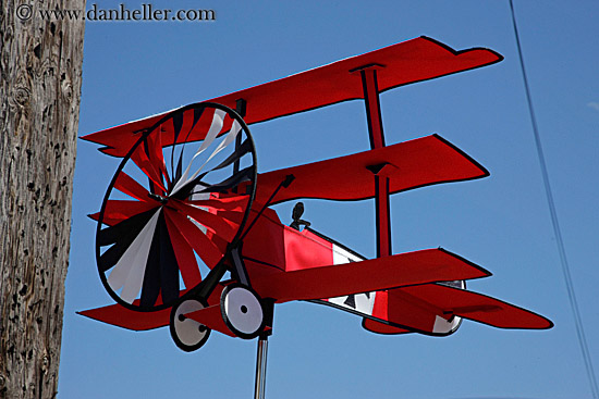 red-baron-airplane-wind-ornament.jpg