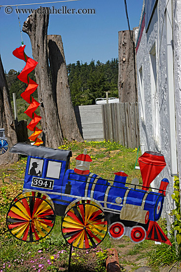 train-wind-ornament.jpg