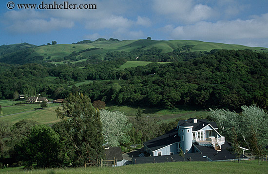 barn-house-n-hills.jpg