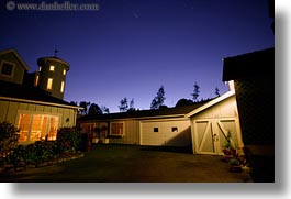 images/California/Sonoma/Buildings/BarnHouse/barn-house-nite-0001.jpg