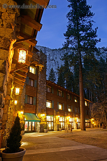 ahwahnee-at-nite-06.jpg