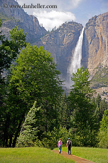 yosemite-falls-walk-2.jpg