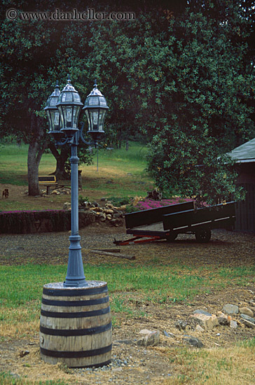 barrel-lamp_post.jpg