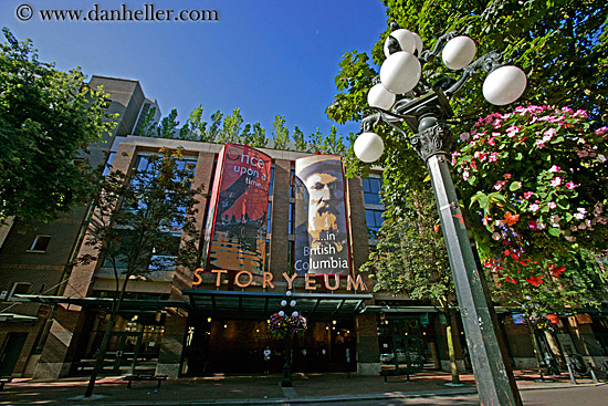 gastown-flowers-lamp_posts-2.jpg