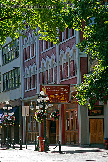 gastown-flowers-lamp_posts-4.jpg