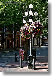 images/Canada/Vancouver/Gastown/gastown-flowers-lamp_posts-6.jpg