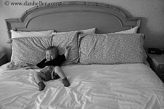 jack-playing-on-bed-05.jpg
