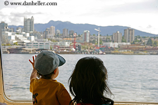 mom-child-viewing-cityscape.jpg