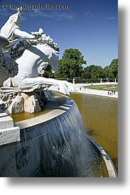 images/Europe/Austria/Vienna/Schoenbrunn/schoenbrunn-fountains-3.jpg