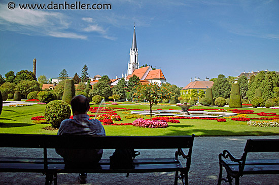 schoenbrunn-garden-3.jpg