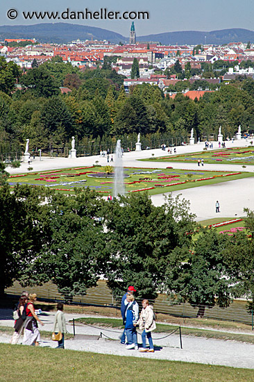 schoenbrunn-path.jpg