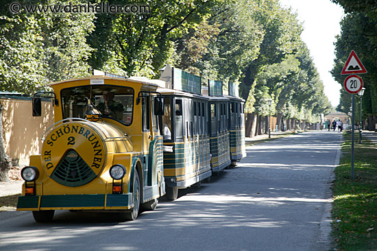 schoenbrunn-train6.jpg