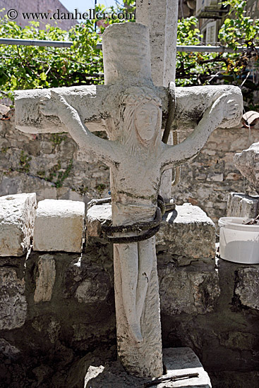 jesus-cross-sculpture.jpg