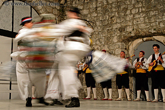 group-dancing-03.jpg
