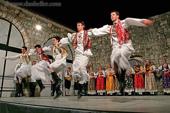men-dancing-15.jpg