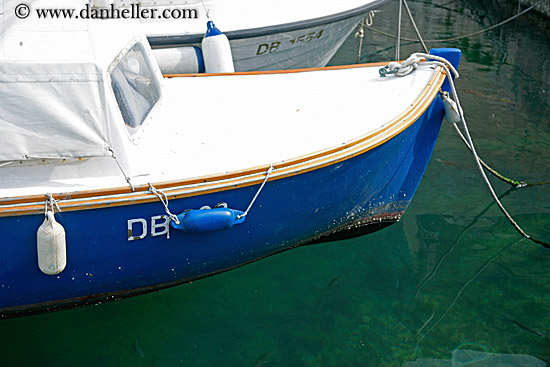 blue-n-white-boat.jpg