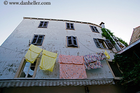 hanging-laundry-02.jpg