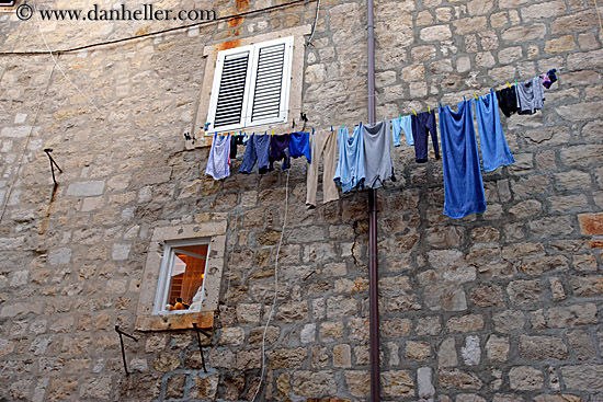 hanging-laundry-03.jpg