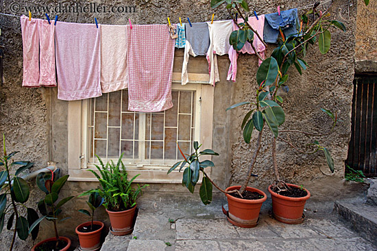 hanging-laundry-07.jpg
