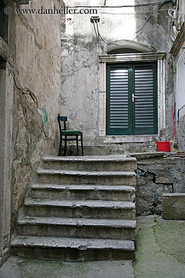 chair-door-n-stairs.jpg