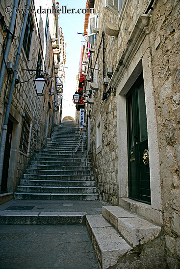 stairs-in-alley-1.jpg