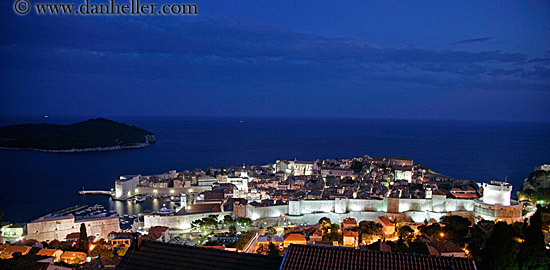 dubrovnik-cityview-nite-1.jpg