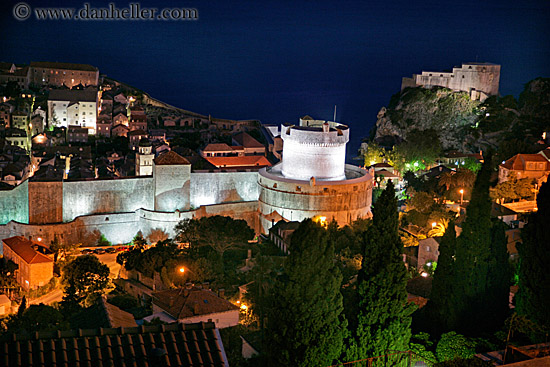 dubrovnik-cityview-nite-5.jpg