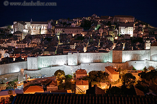 dubrovnik-cityview-nite-6.jpg