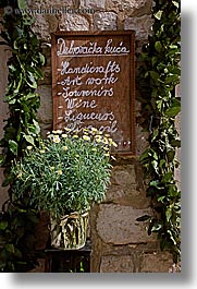 images/Europe/Croatia/Dubrovnik/Signs/food_menu-n-flowers.jpg