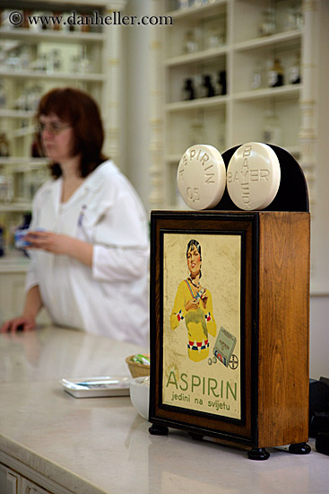 pharmacy-worker-aspirin-sign.jpg