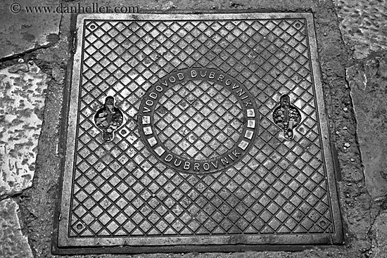 dubrovnik-manhole-1.jpg